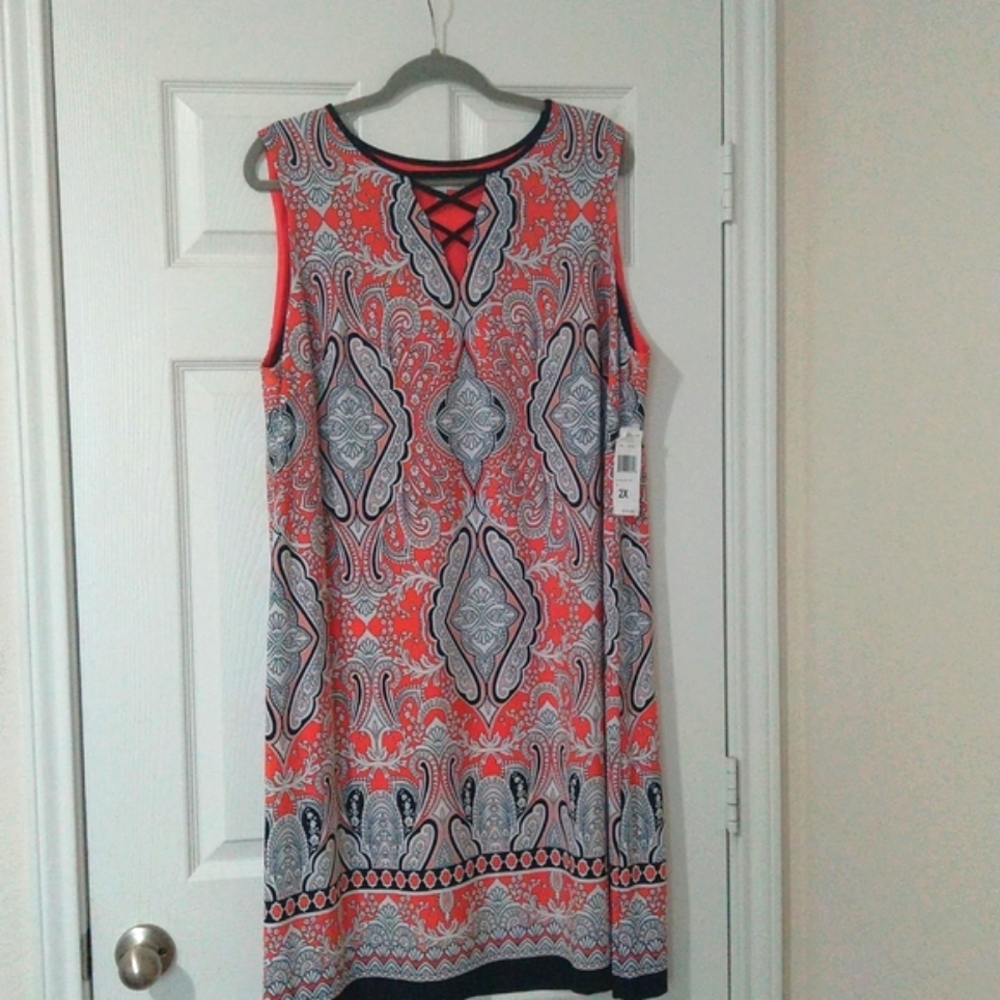 Sandra Darren women's paisley plus size 2X coral nvy sleeveless shift midi dress